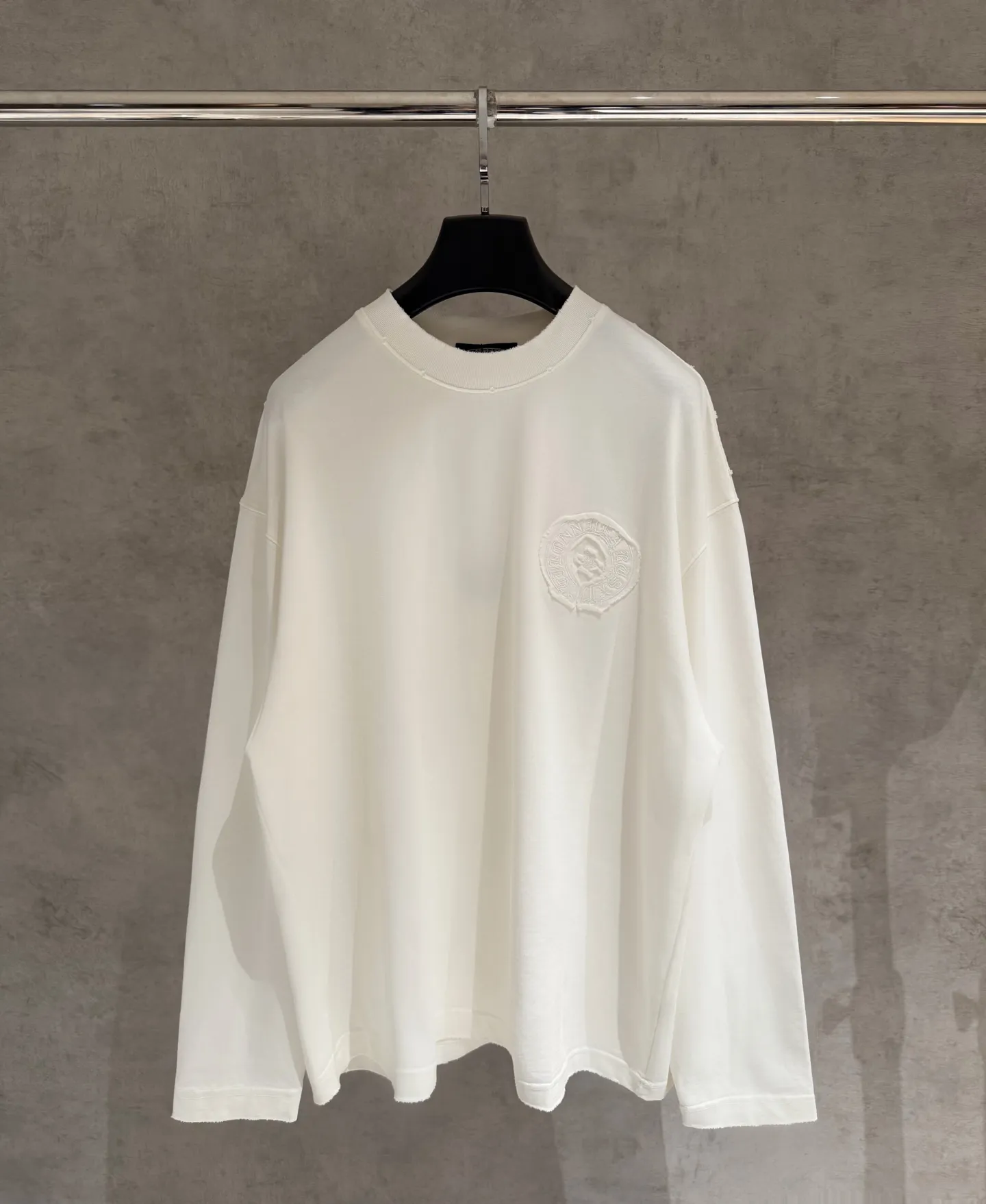 🅿️330 [Strict quality control] CH Croixin's new long-sleeved sweatshirt T-shirt. Heavy 340g double yarn fabric. Wash the whole garment twice. Frayed and torn on all four sides. Heavy fabric. The neckline is made of icy Salona. Loose fit. Deep, wide and stylish. No deformation or shrinkage. Color: 3 colors, black, white and gray. Size: M-2xl